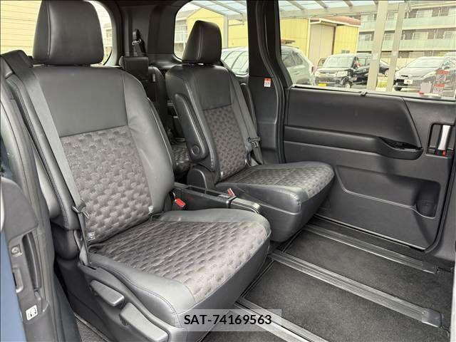 Toyota VOXY HYBRID 2022-09 1382134-25
