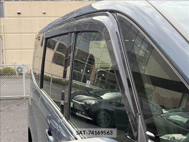 Toyota VOXY HYBRID 2022-09 1382134-29