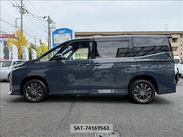 Toyota VOXY HYBRID 2022-09 1382134-5