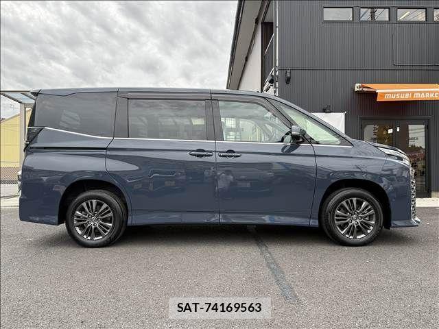 Toyota VOXY HYBRID 2022-09 1382134-6