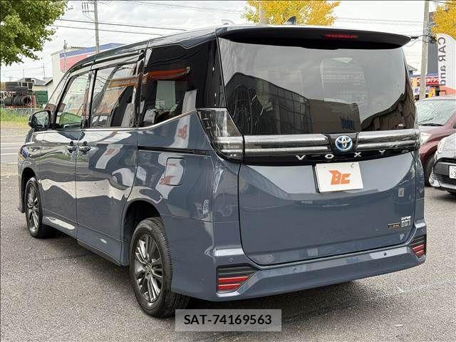 Toyota VOXY HYBRID 2022-09 1382134-7