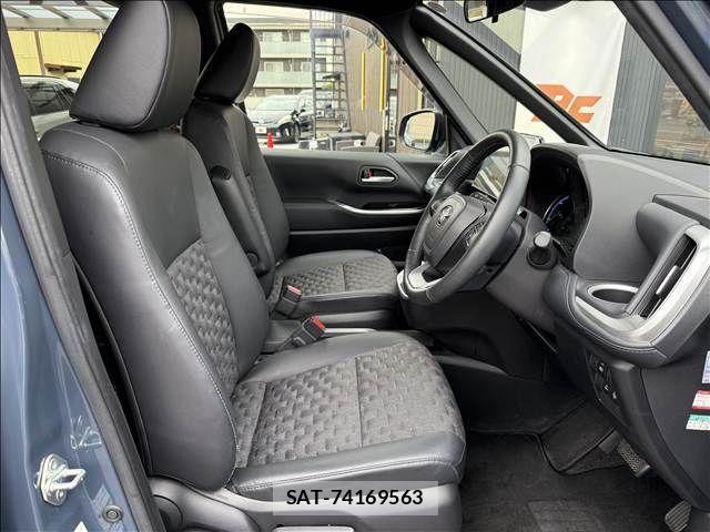 Toyota VOXY HYBRID 2022-09 1382134-8