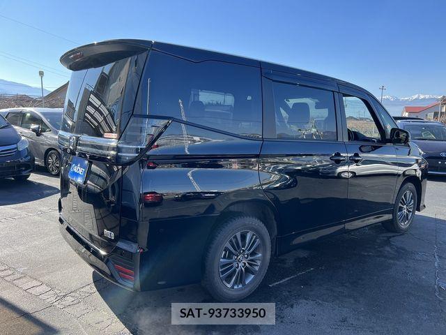 Toyota VOXY HYBRID 2023-09 2252861-3