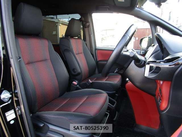 Toyota VOXY HYBRID 2017-07 4051653-11