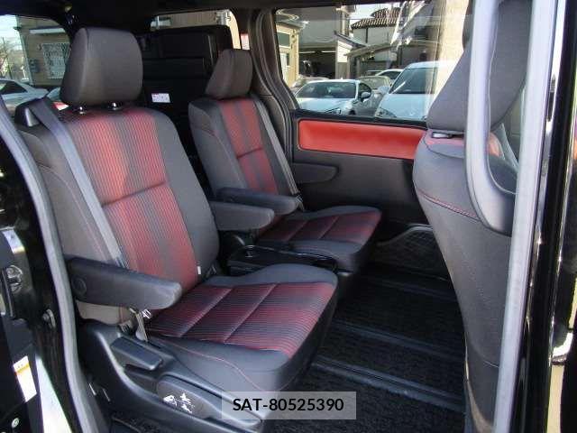 Toyota VOXY HYBRID 2017-07 4051653-14
