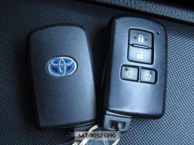 Toyota VOXY HYBRID 2017-07 4051653-15