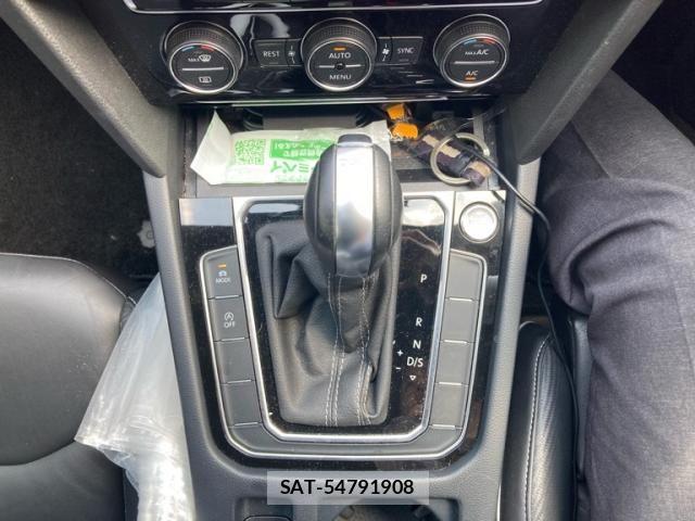 VolksWagen ARTEON 2018-09 8039156-21