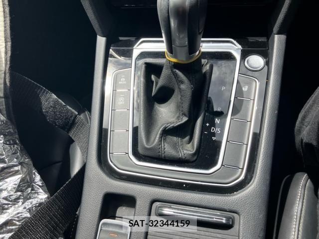 VolksWagen ARTEON 2019-10 8372372-18