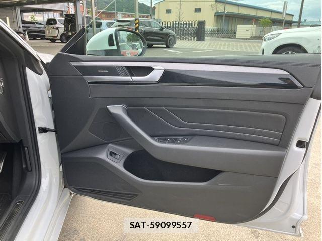 VolksWagen ARTEON 2021-07 7964379-11