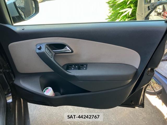 VolksWagen POLO 2012-03 7273258-13