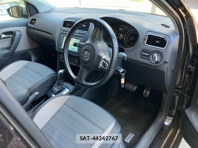 VolksWagen POLO 2012-03 7273258-14