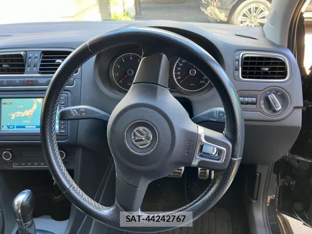 VolksWagen POLO 2012-03 7273258-16