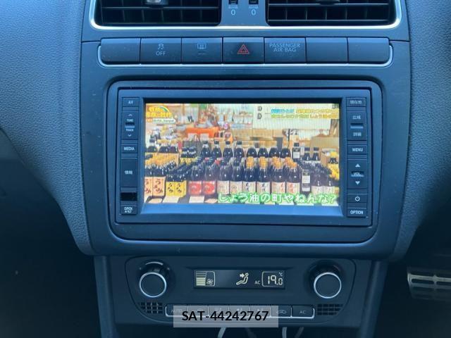 VolksWagen POLO 2012-03 7273258-17