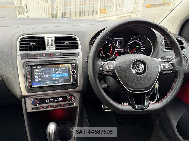 VolksWagen POLO 2015-02 8039158-18