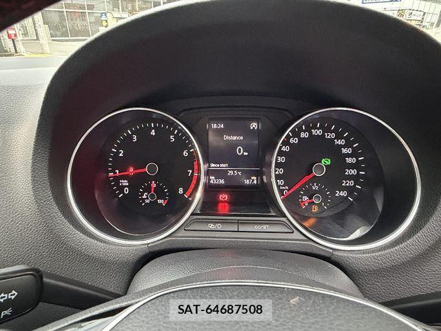 VolksWagen POLO 2015-02 8039158-21