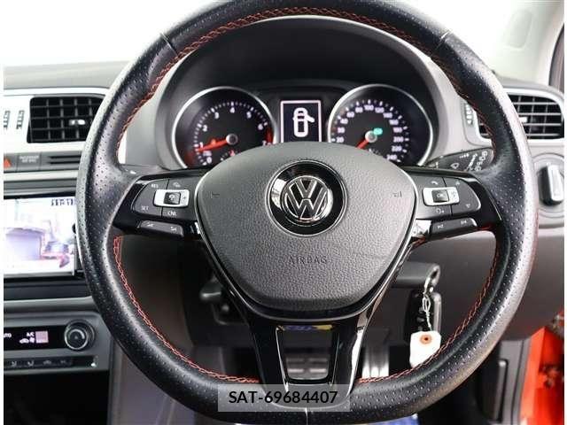 VolksWagen POLO 2015-11 8318054-13