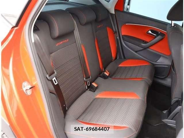 VolksWagen POLO 2015-11 8318054-15