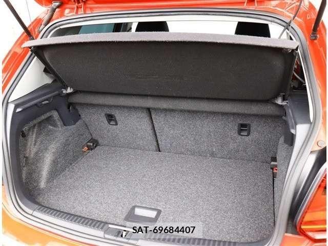 VolksWagen POLO 2015-11 8318054-16