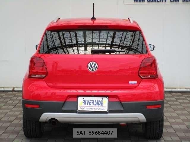 VolksWagen POLO 2015-11 8318054-22