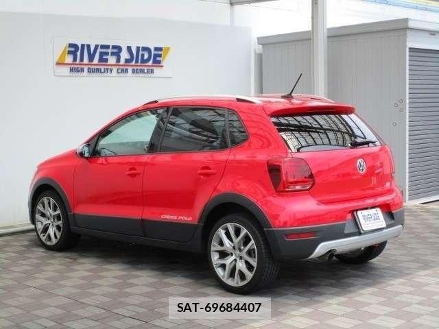 VolksWagen POLO 2015-11 8318054-23
