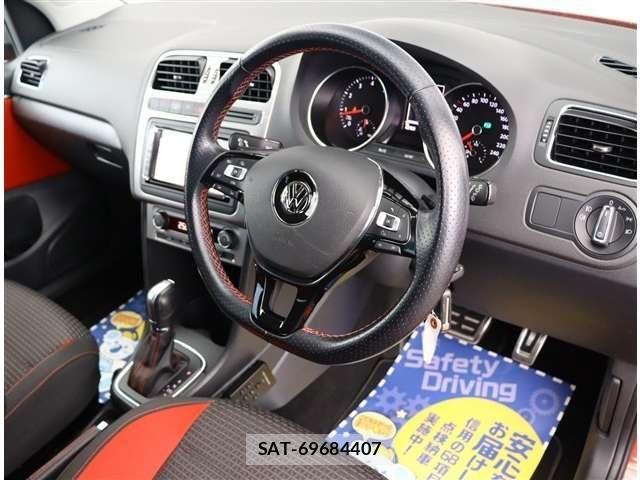VolksWagen POLO 2015-11 8318054-26