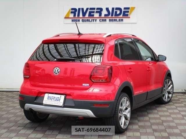 VolksWagen POLO 2015-11 8318054-5