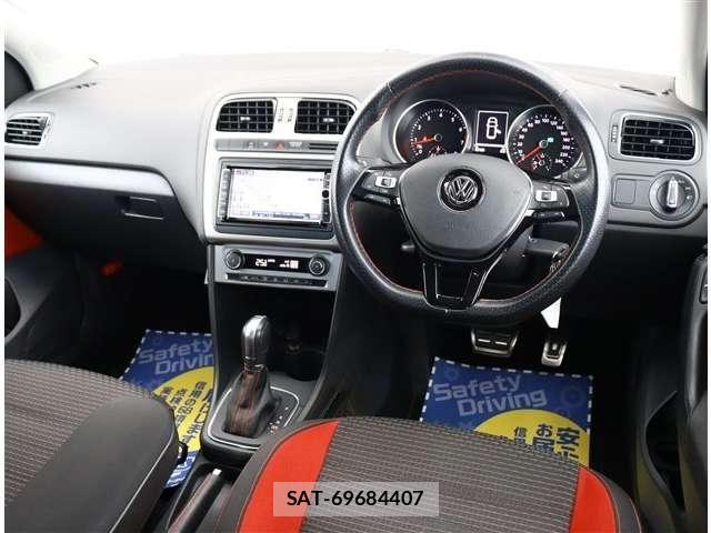 VolksWagen POLO 2015-11 8318054-6