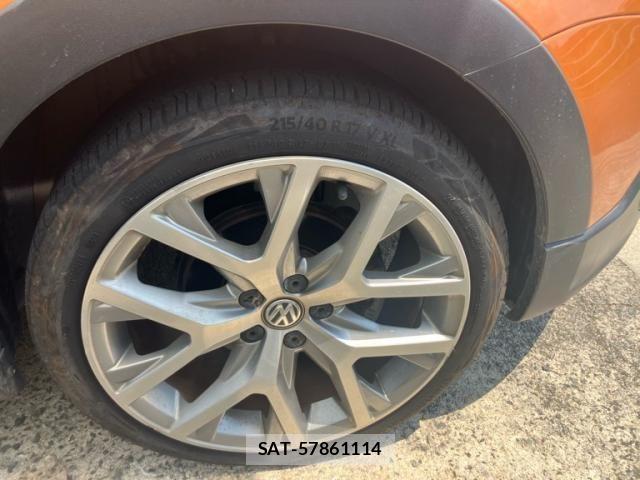 VolksWagen POLO 2015-03 8528186-3