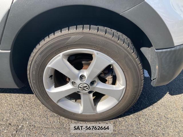 VolksWagen POLO 2011-12 8564078-10