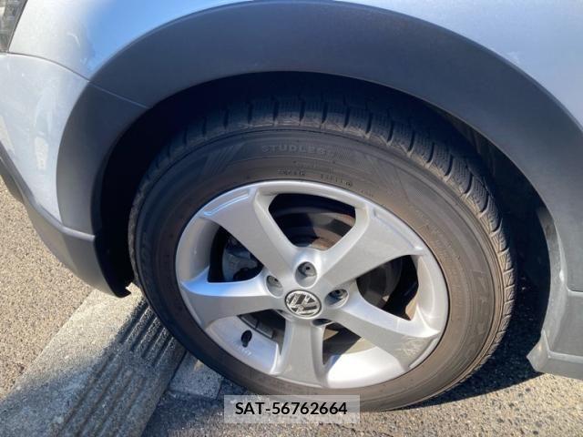 VolksWagen POLO 2011-12 8564078-11