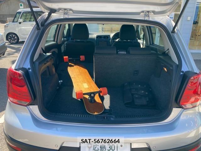 VolksWagen POLO 2011-12 8564078-13