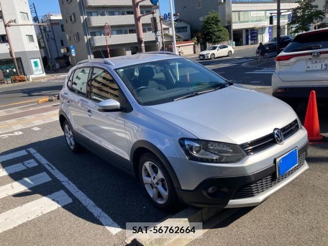 VolksWagen POLO 2011-12 8564078-1