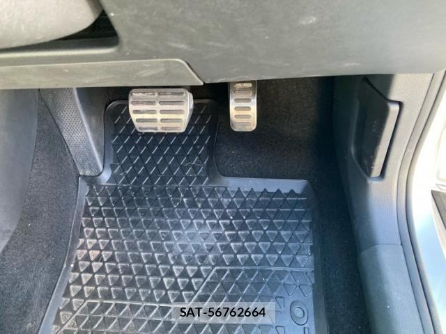 VolksWagen POLO 2011-12 8564078-20