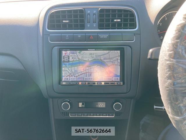 VolksWagen POLO 2011-12 8564078-24