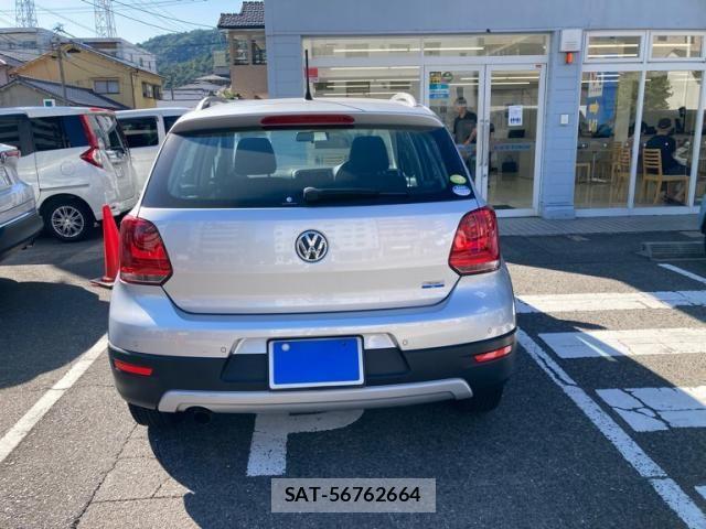 VolksWagen POLO 2011-12 8564078-3
