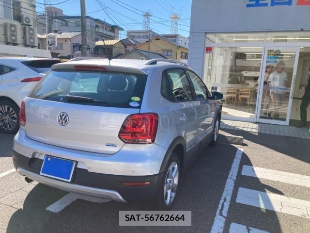 VolksWagen POLO 2011-12 8564078-4