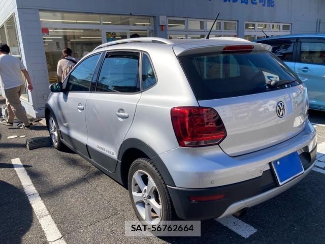 VolksWagen POLO 2011-12 8564078-5