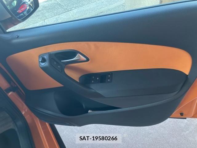 VolksWagen POLO 2012-03 8662381-13