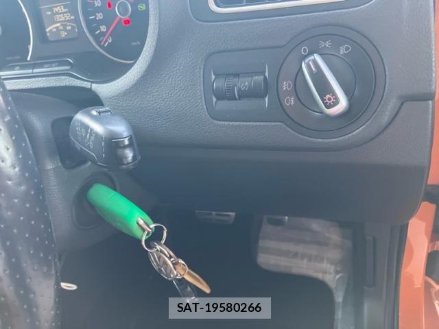 VolksWagen POLO 2012-03 8662381-16