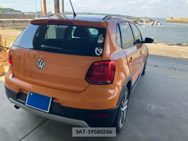 VolksWagen POLO 2012-03 8662381-4