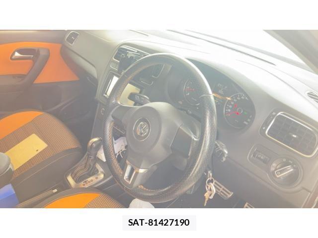 VolksWagen POLO 2011-04 8872396-20