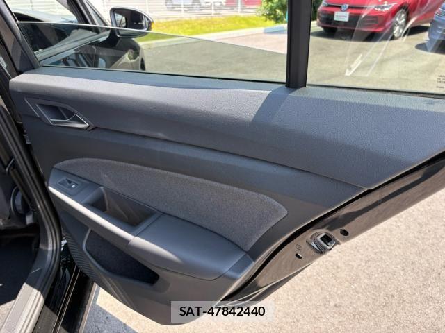 VolksWagen GOLF 2025-03 1143770-19
