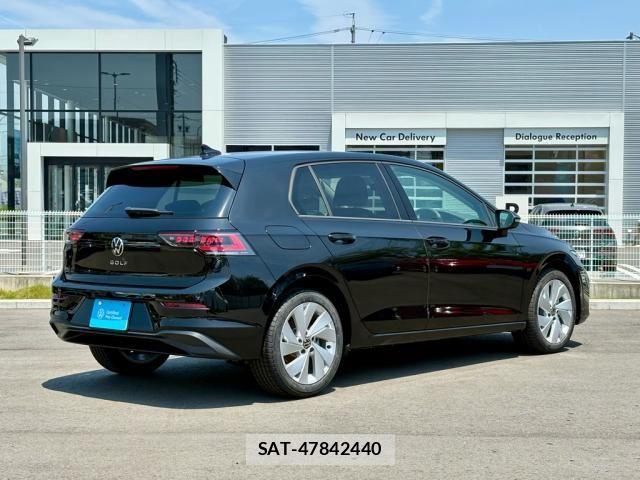 VolksWagen GOLF 2025-03 1143770-8
