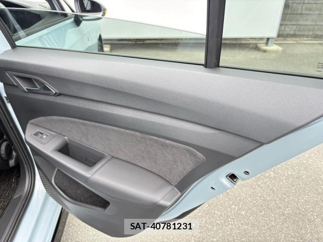 VolksWagen GOLF 2025-01 1226310-19