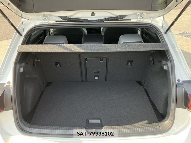 VolksWagen GOLF 2024-03 3423730-13