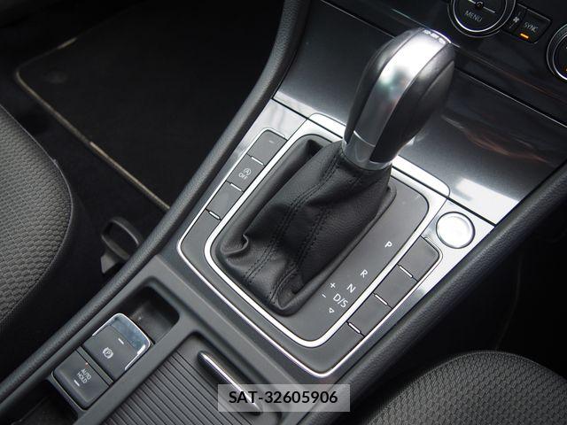 VolksWagen GOLF 2017-12 6023048-11