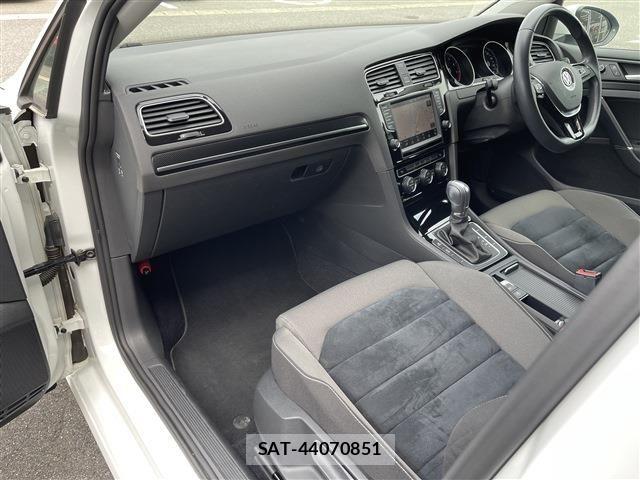 VolksWagen GOLF 2016-02 6307266-16
