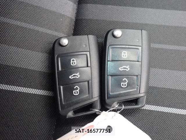 VolksWagen GOLF 2015-05 6915330-27