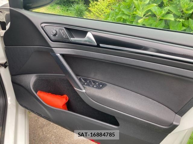 VolksWagen GOLF 2013-06 7331182-16
