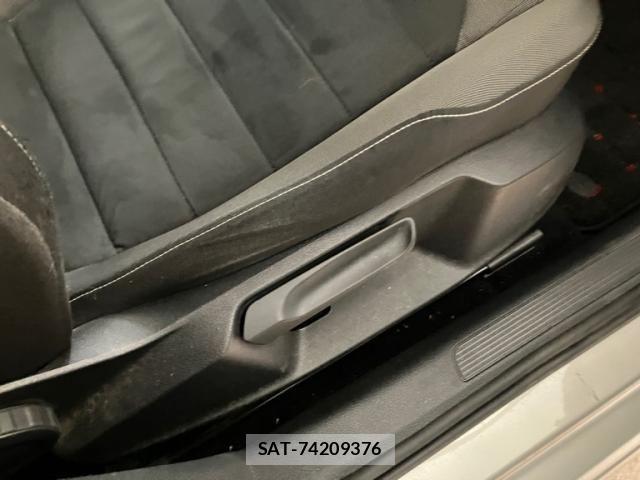 VolksWagen GOLF 2014-03 7360464-17